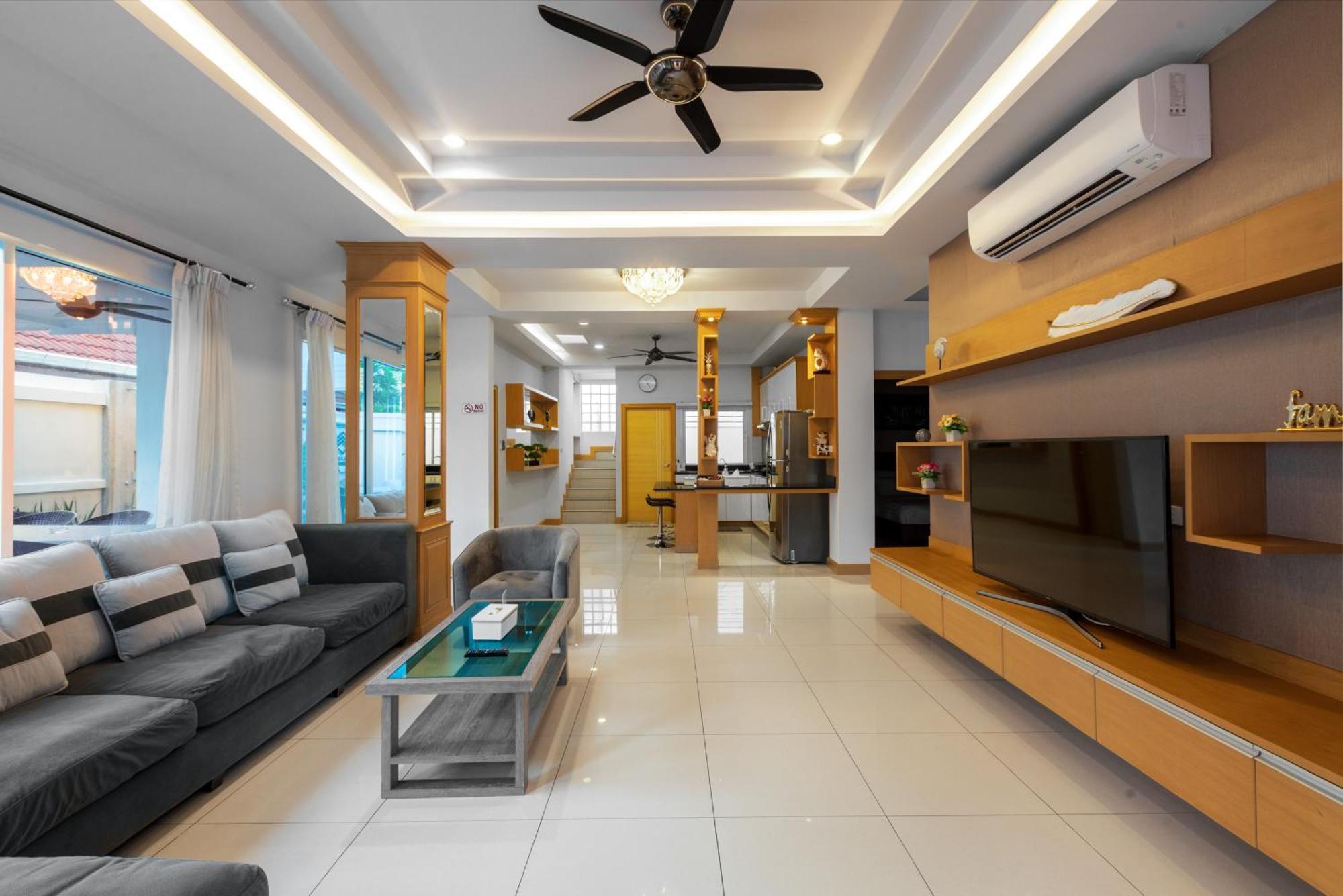 Gala Holiday Villa Pattaya Exterior foto