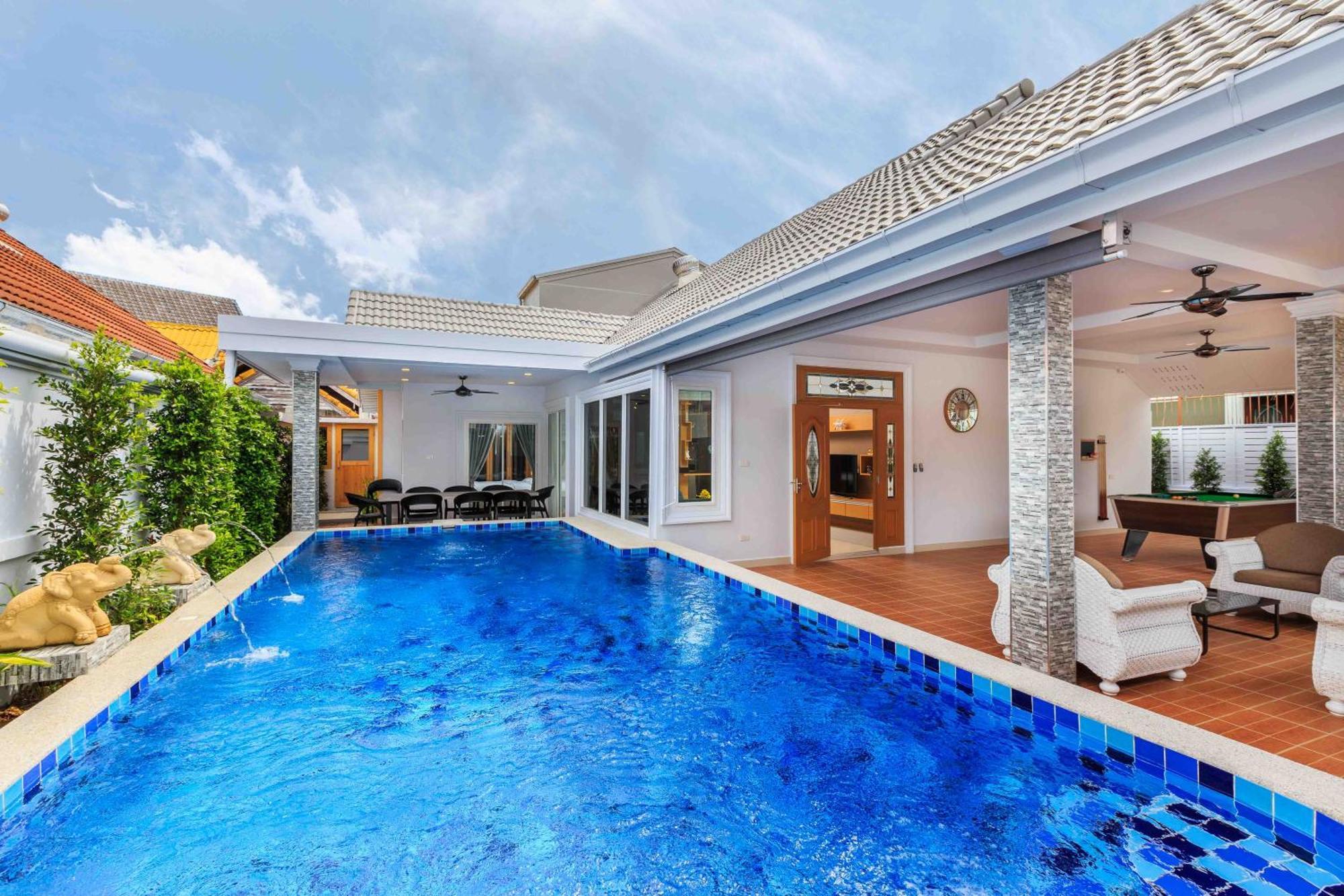 Gala Holiday Villa Pattaya Exterior foto