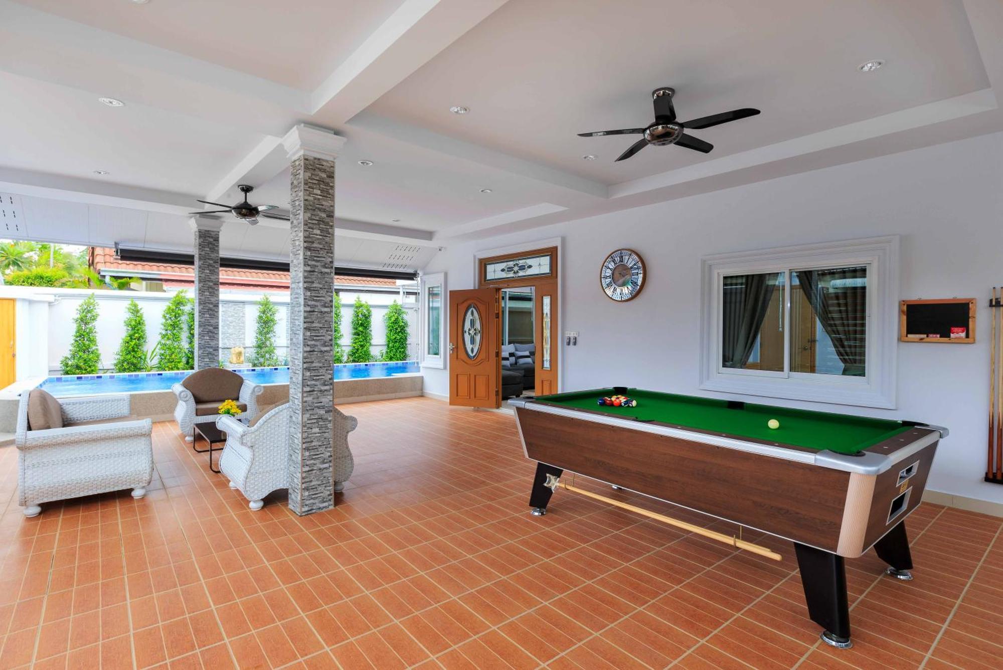 Gala Holiday Villa Pattaya Exterior foto