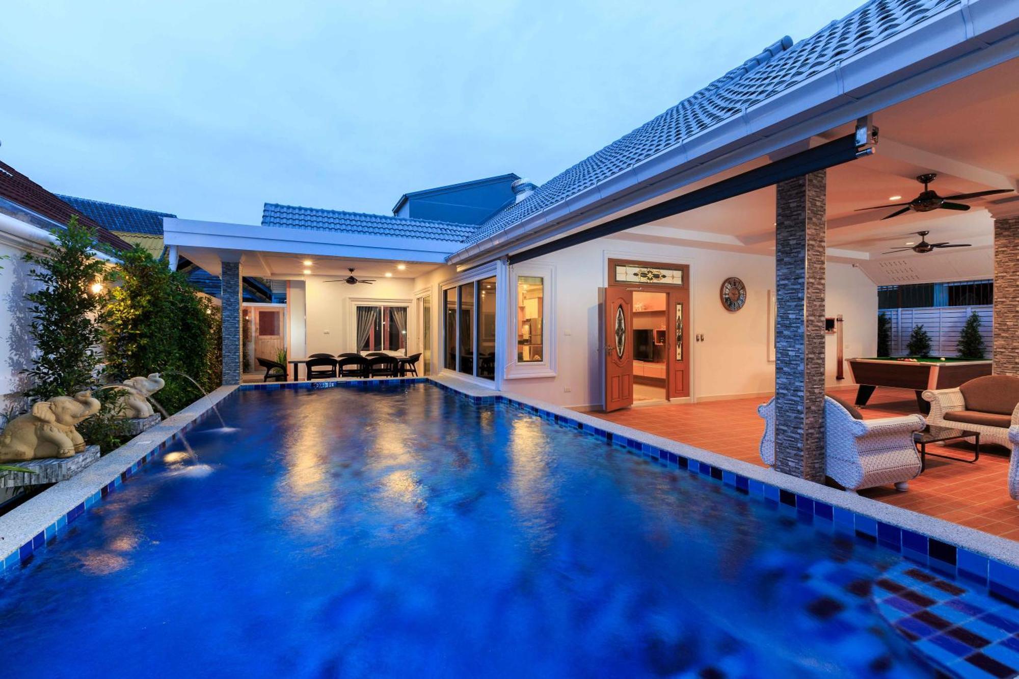 Gala Holiday Villa Pattaya Exterior foto