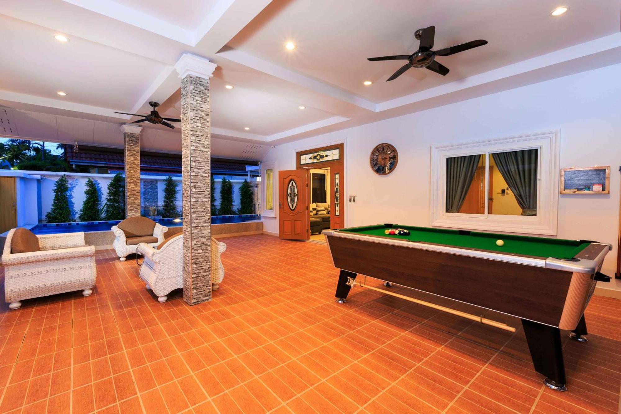 Gala Holiday Villa Pattaya Exterior foto