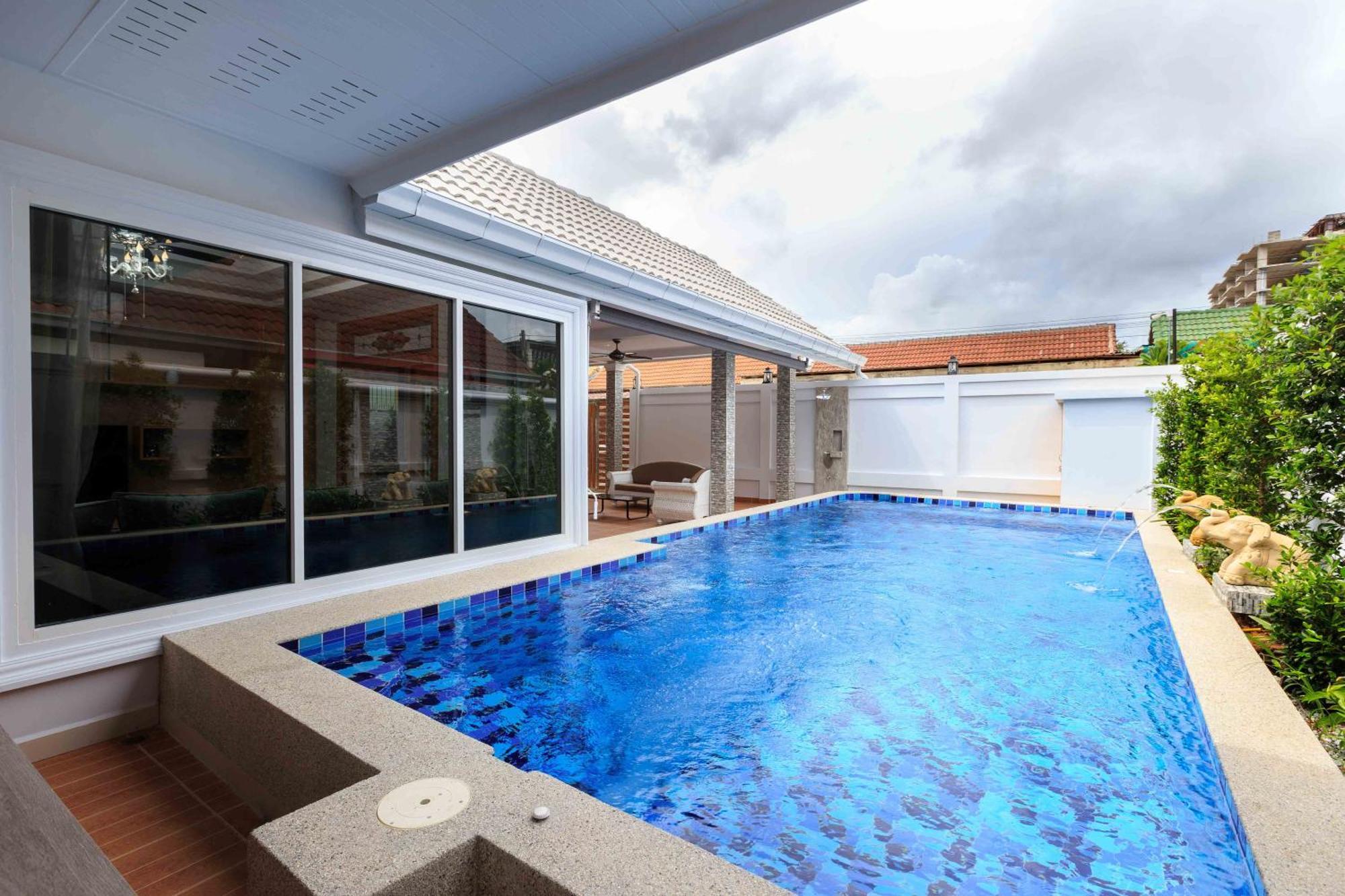 Gala Holiday Villa Pattaya Exterior foto